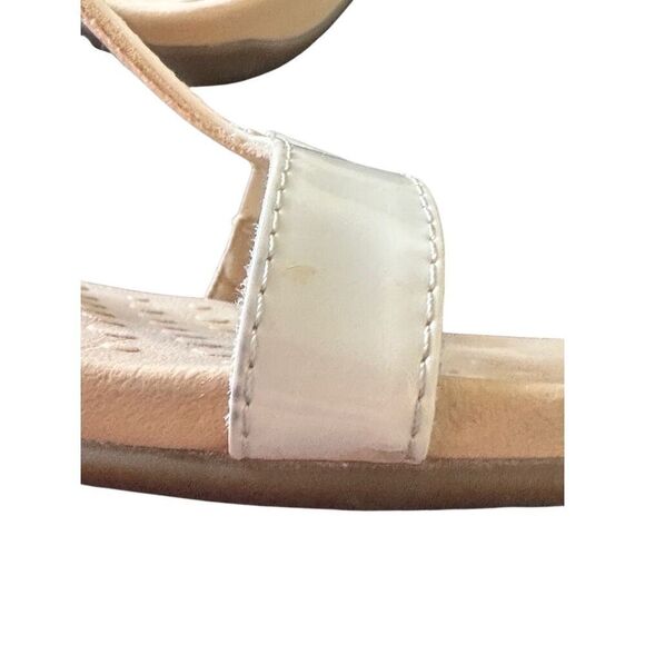 Vionic Ivory Patent Adriane T-Strap OrthoHeel Sandals. Size 9 - Picture 12 of 14